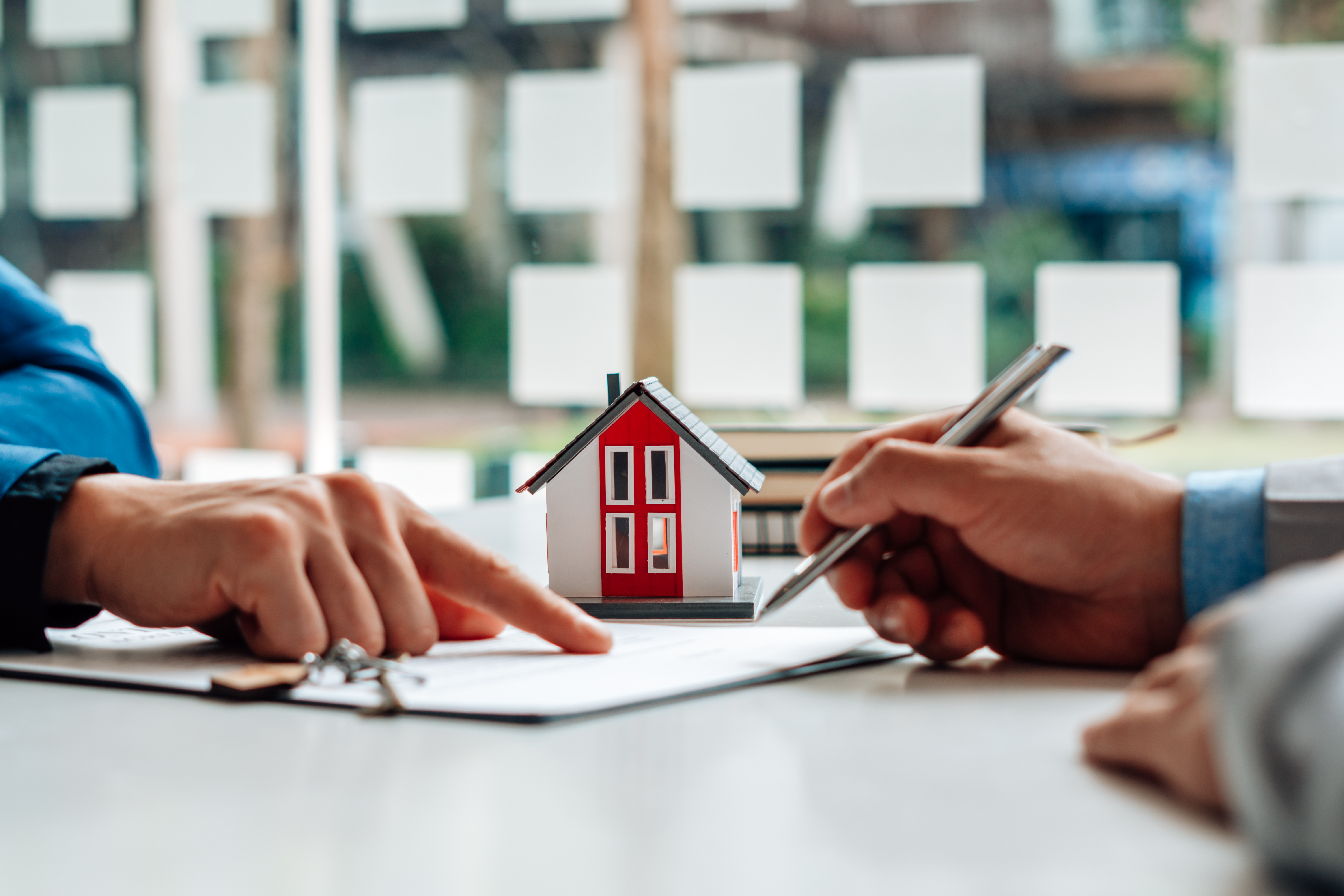 iStock-1343559279 signing over a house